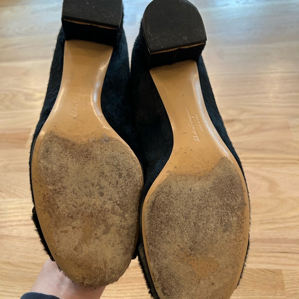 Salvatore Ferragamo Fiamma Black Women's Shoes with gold key lock pump size 10 - Picture 4 of 10